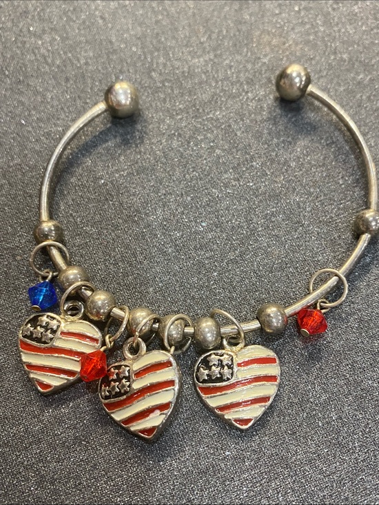 Jewelry - Vintage Patriotic Heart Charm Bracelet